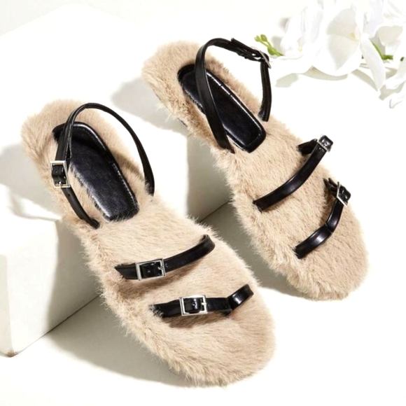 Zara FLAT Faux FUR Sandals - Picture 4 of 9